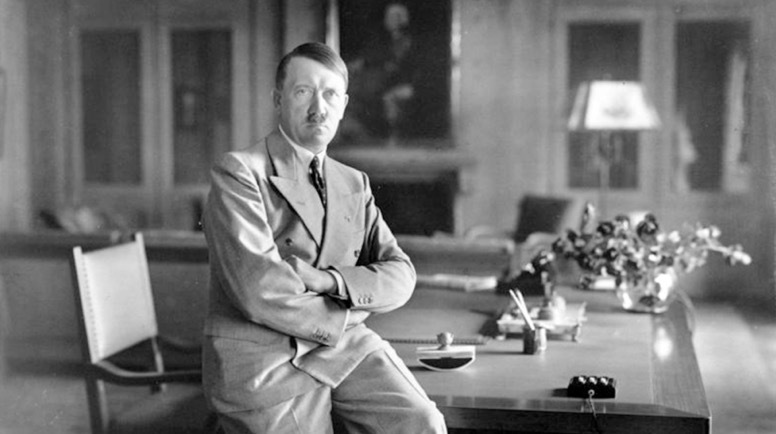 Lý do trùm phát xít Hitler mất bộ ria mép trứ danh