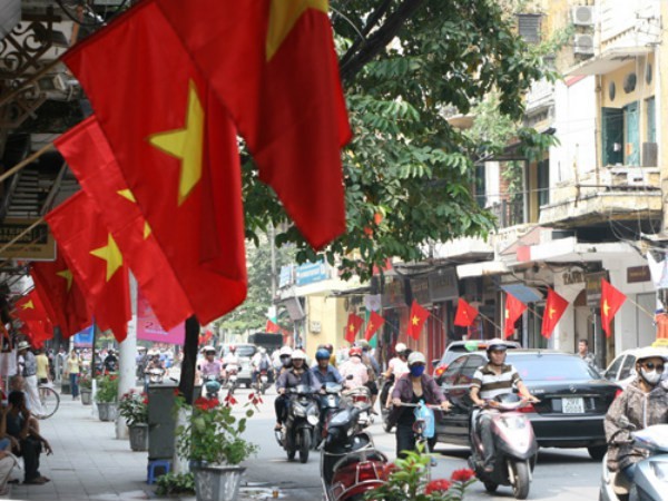 Flights get expensive in national holiday travel rush