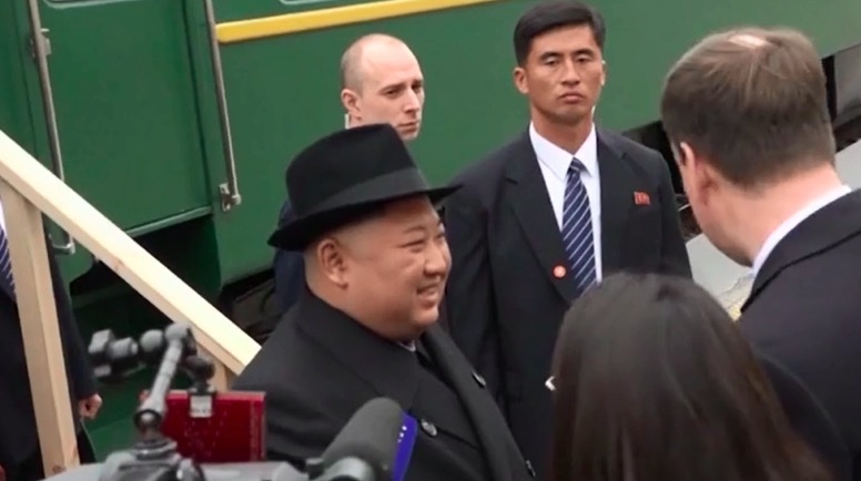 Cảnh hối hả, tất bật đón tàu chở Kim Jong Un vào ga Vladivostok