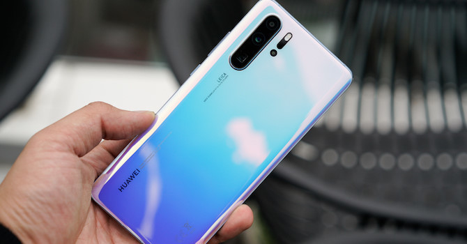 Huawei P30 Pro có thật sự chụp được mặt trăng như quảng cáo không?