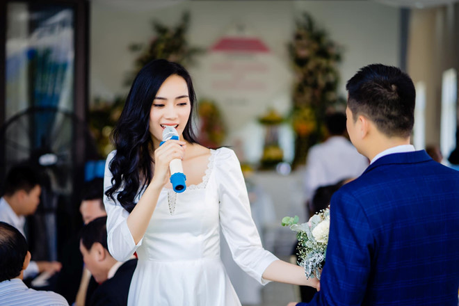 Trương Kiều Diễm X-Factor đẹp rạng ngời trong lễ đính hôn ở quê nhà