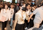 Đàn em SNSD gây náo loạn sân bay Tân Sơn Nhất lúc nửa đêm