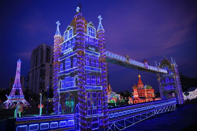 Miniatures of world landmarks lit up in HCM City