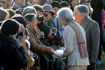 Bà lão 78 tuổi phát cuồng vì Hoàng gia Nhật