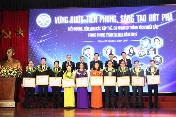 Tôn vinh 10 gương mặt tiêu biểu ngành TT&TT năm 2018