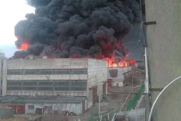 Nhà máy sản xuất tên lửa Nga bốc cháy ngùn ngụt