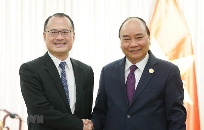 Vietnamese PM meets with representatives from Chinese firms