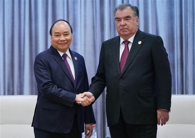 PM meets Tajikistani President in Beijing