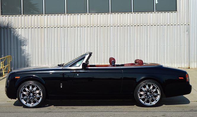 Hàng hiếm RollsRoyce Phantom Drophead Coupe tái xuất Logo phía sau là chi  tiết đáng chú ý