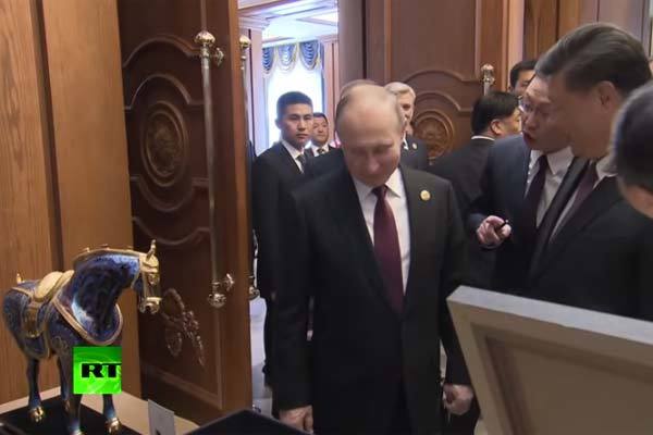 Ông Tập Cận Bình tặng 'ngựa huyền thoại' cho Tổng thống Putin