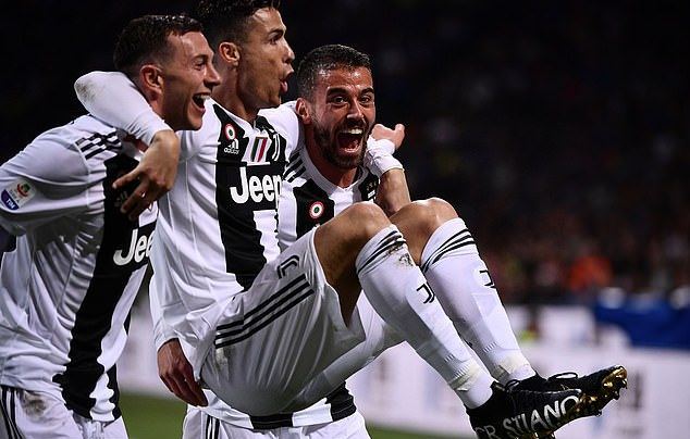 Ronaldo lập siêu kỷ lục, Juventus thoát thua trước Inter