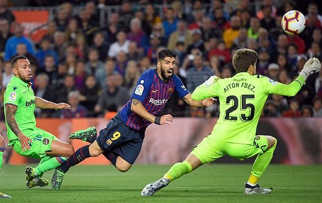 Messi hóa người hùng, Barca vô địch La Liga trước 3 vòng