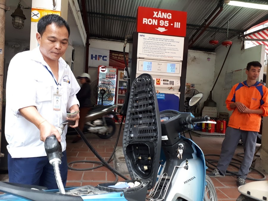 Quỹ bình ổn giá xăng dầu, doanh nghiệp xin bỏ, bộ kiên trì giữ