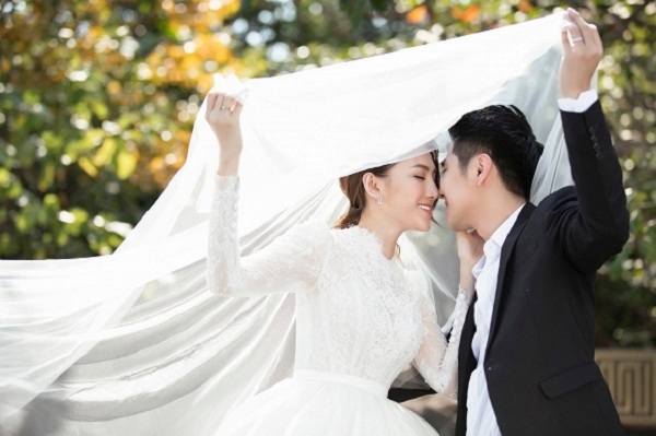 Lê Hà (The Face) tổ chức đám cưới với ông xã đẹp trai sau 1 năm làm mẹ