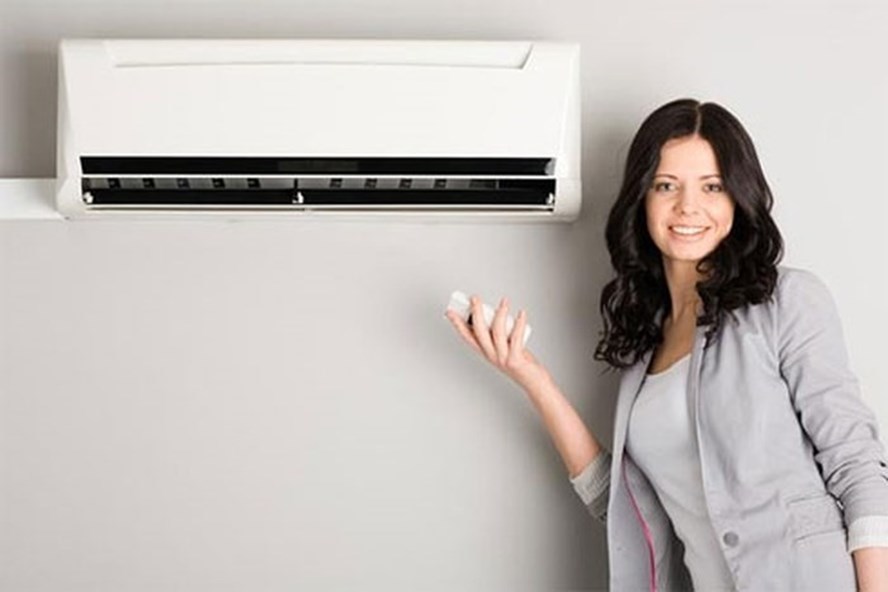 Cách ngồi điều hoà ngày nắng nóng không gây hại cho da