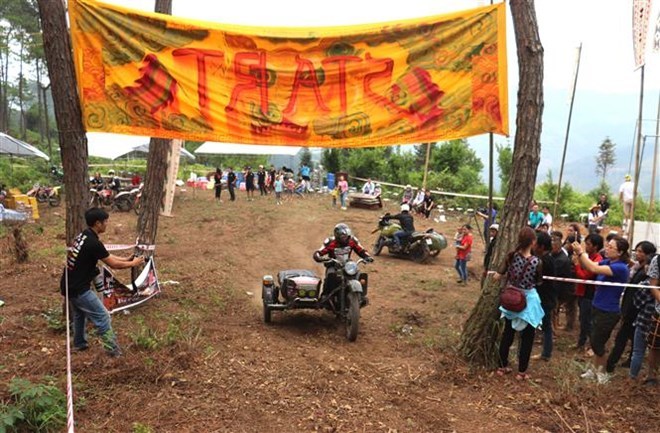 Off-road race begins in Ha Giang’s Dong Van Karst