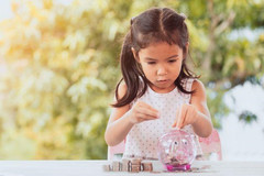 Cách các tỷ phú Mỹ dạy con về tiền bạc