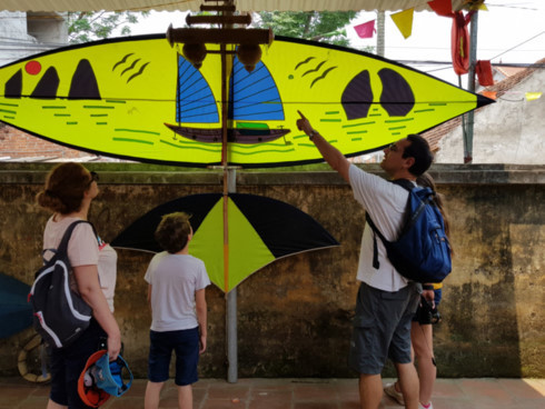 Ba Duong Noi kite flying festival