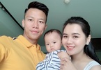 Cầu thủ Việt trong kỳ nghỉ lễ: Hồng Duy dọn rác, Ngọc Hải ở bên vợ con
