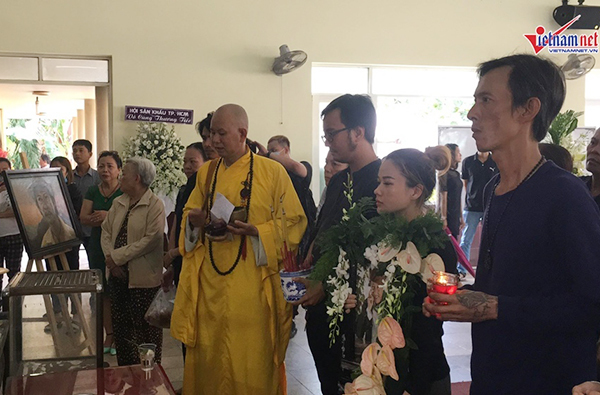 Hình ảnh vai diễn của nghệ sĩ Lê Bình được đặt trong tang lễ