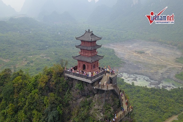 Ngôi chùa nặng 2000 tấn trên núi Thất Tinh được xây dựng thế nào?