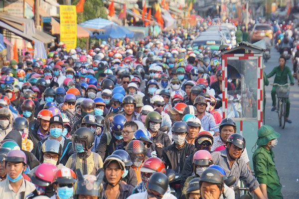 Bến phà 'nghẹt thở', cửa ngõ kẹt cứng khi người dân trở lại Sài Gòn sau lễ