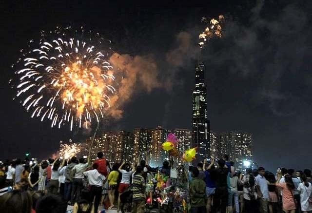 Ho Chi Minh City marks Reunification Day with fireworks