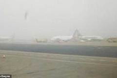 Sương mù dầy đặc, hai máy bay đâm nhau