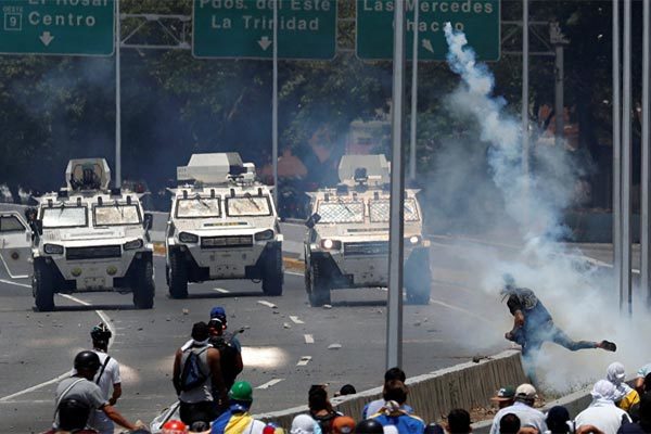 Venezuela chìm trong bạo lực, Nga 