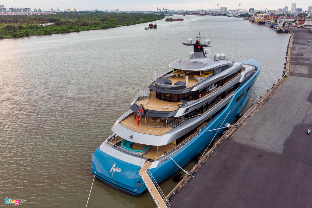 Cận cảnh siêu du thuyền 150 triệu USD đậu trên sông Sài Gòn