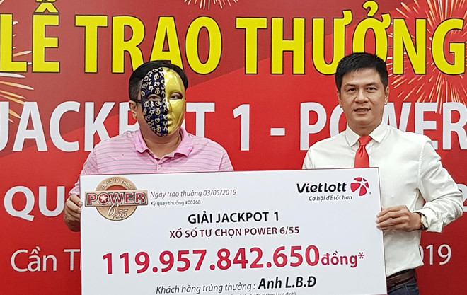 Đại gia Cà Mau trúng độc đắc Vietlott gần 120 tỷ