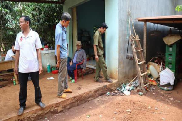 Nghi vợ ngoại tình, người đàn ông giết tình địch rồi treo cổ tự vẫn