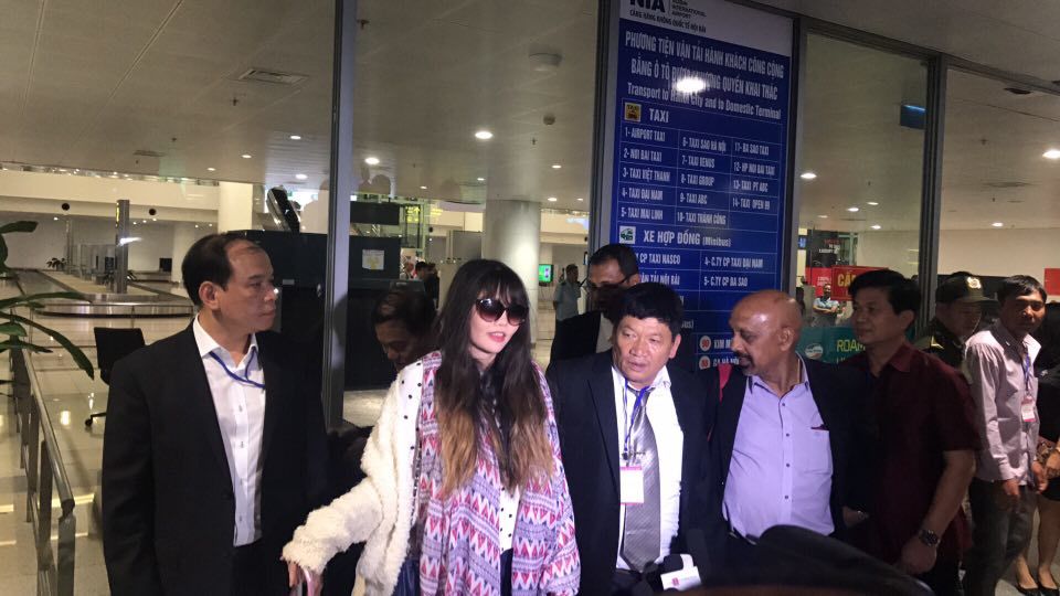 Đoàn Thị Hương về đến Hà Nội