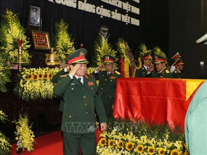 Over 1,000 delegations pay homage to former President Le Duc Anh