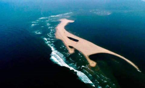Should artificial islands be built on Cua Dai sea?