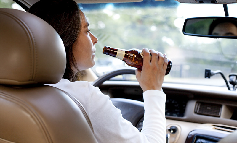 Say rượu lái xe - Say rượu không chỉ ảnh hưởng đến sức khỏe của bạn, mà còn là nguyên nhân gây ra rất nhiều tai nạn giao thông. Hình ảnh này sẽ đưa ra cho bạn một cái nhìn sâu sắc về tác động của say rượu đến việc lái xe, đồng thời nhắc nhở bạn rằng việc cân nhắc trước khi lái xe sẽ giúp bảo vệ tính mạng của bạn và người khác.