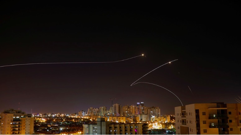 Israel bị dội mưa tên lửa suốt 14h liên tiếp