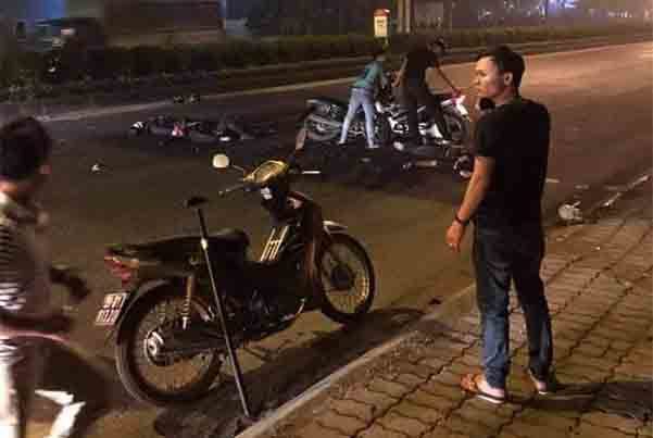 Hai cảnh sát cơ động Hà Nội gặp nạn khi bắt xe máy kẹp 3