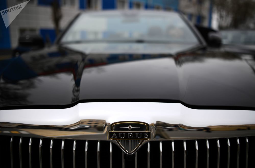 Mẫu siêu sang mui trần của Nga đối đầu với Rolls-Royce Dawn