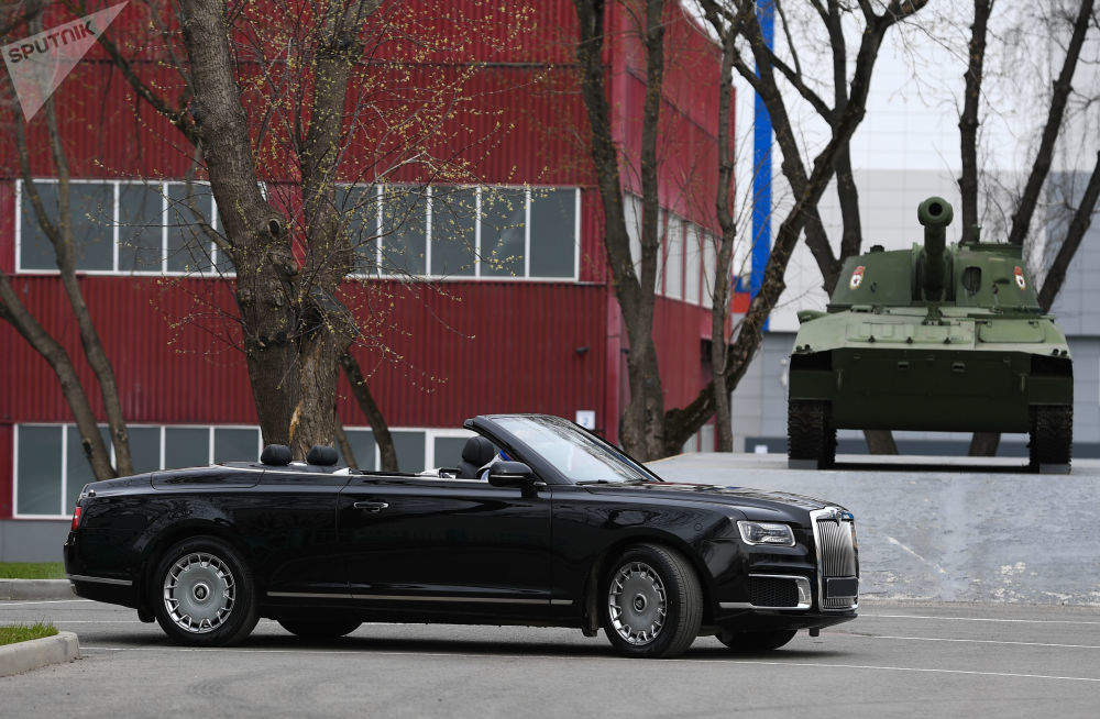 Mẫu siêu sang mui trần của Nga đối đầu với Rolls-Royce Dawn