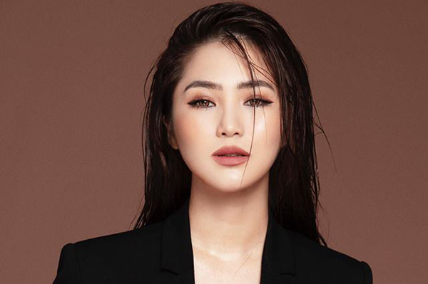 Mẹ Hương Tràm đính chính tin con gái tạm ngừng ca hát