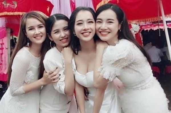 Những cặp chị em gái được khen ngợi về nhan sắc của showbiz Việt