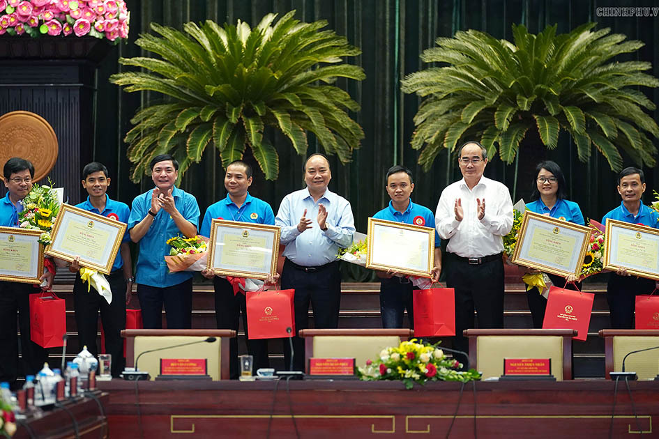 Thủ tướng: Công nhân kỹ thuật cao là tài sản, vốn quý quốc gia