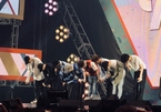 Chuẩn bị nhập ngũ, Xiumin (EXO) bật khóc trên sân khấu cuối cùng