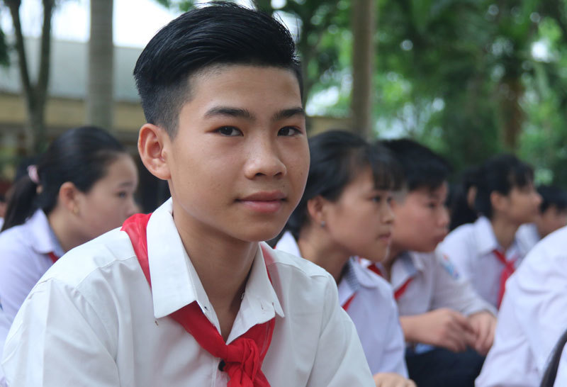 Tặng bằng khen cho học sinh cứu 3 em nhỏ thoát đuối nước