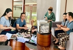 Gia đình Lê Bình tặng gần 300 triệu tiền phúng điếu cho bệnh nhân nghèo