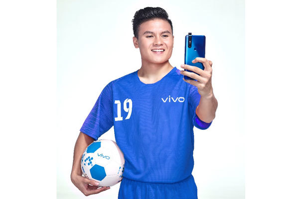 ‘Quả bóng vàng’ Quang Hải thành đại sứ thương hiệu Vivo V15