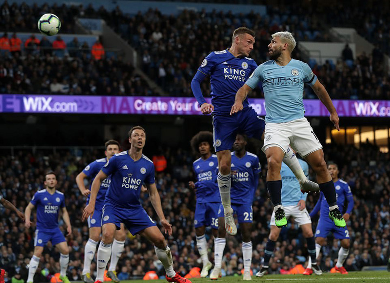 Man City tiến sát ngôi vương nhờ cú rocket của Kompany