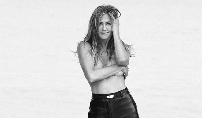 Vợ cũ Brad Pitt chụp ảnh bán nude, tiết lộ đang sẵn sàng yêu