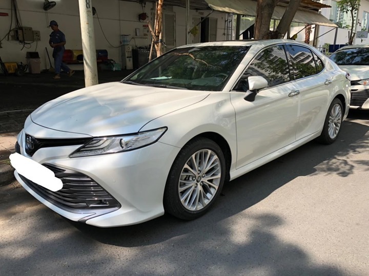 Toyota Camry Thái chạy nửa tháng, vẫn hét giá 1,5 tỷ